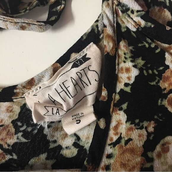 PacSun Black Floral V-Neck Semi-Cropped Top EUC Size S - Picture 5 of 10
